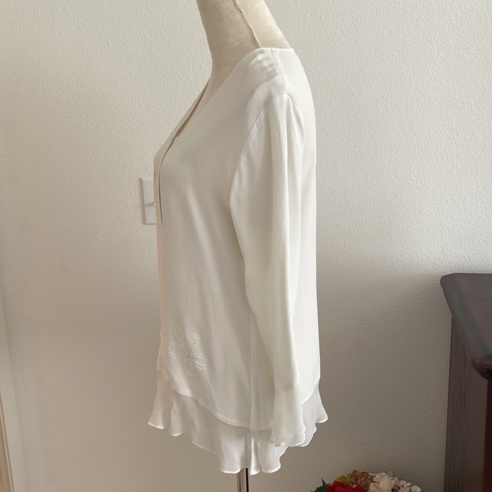 Blouse in cream crêpe fabric